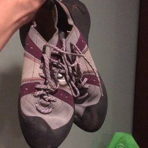 Scarpa purple and grey climbing shoes. 38.5